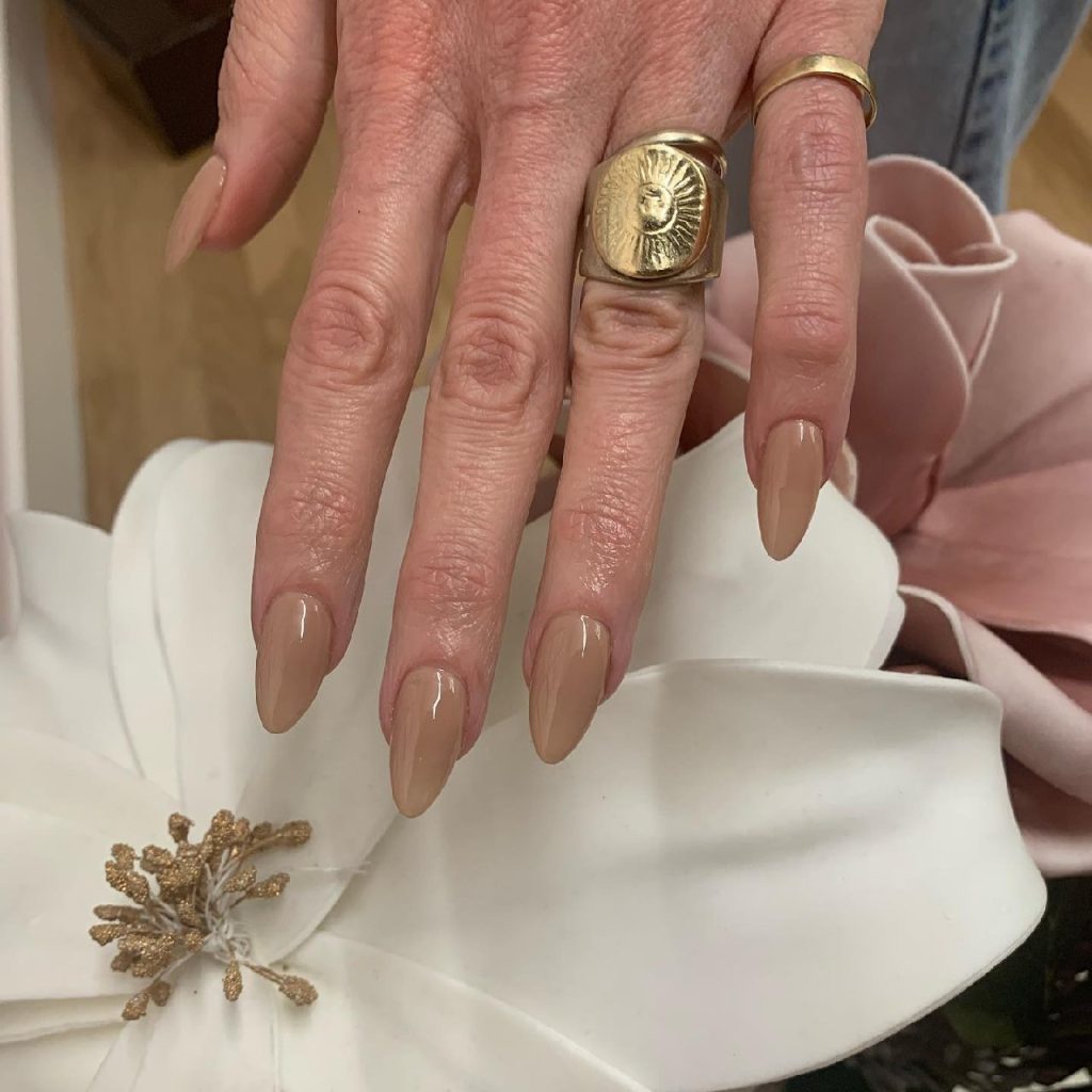 Mocha Mousse Nails